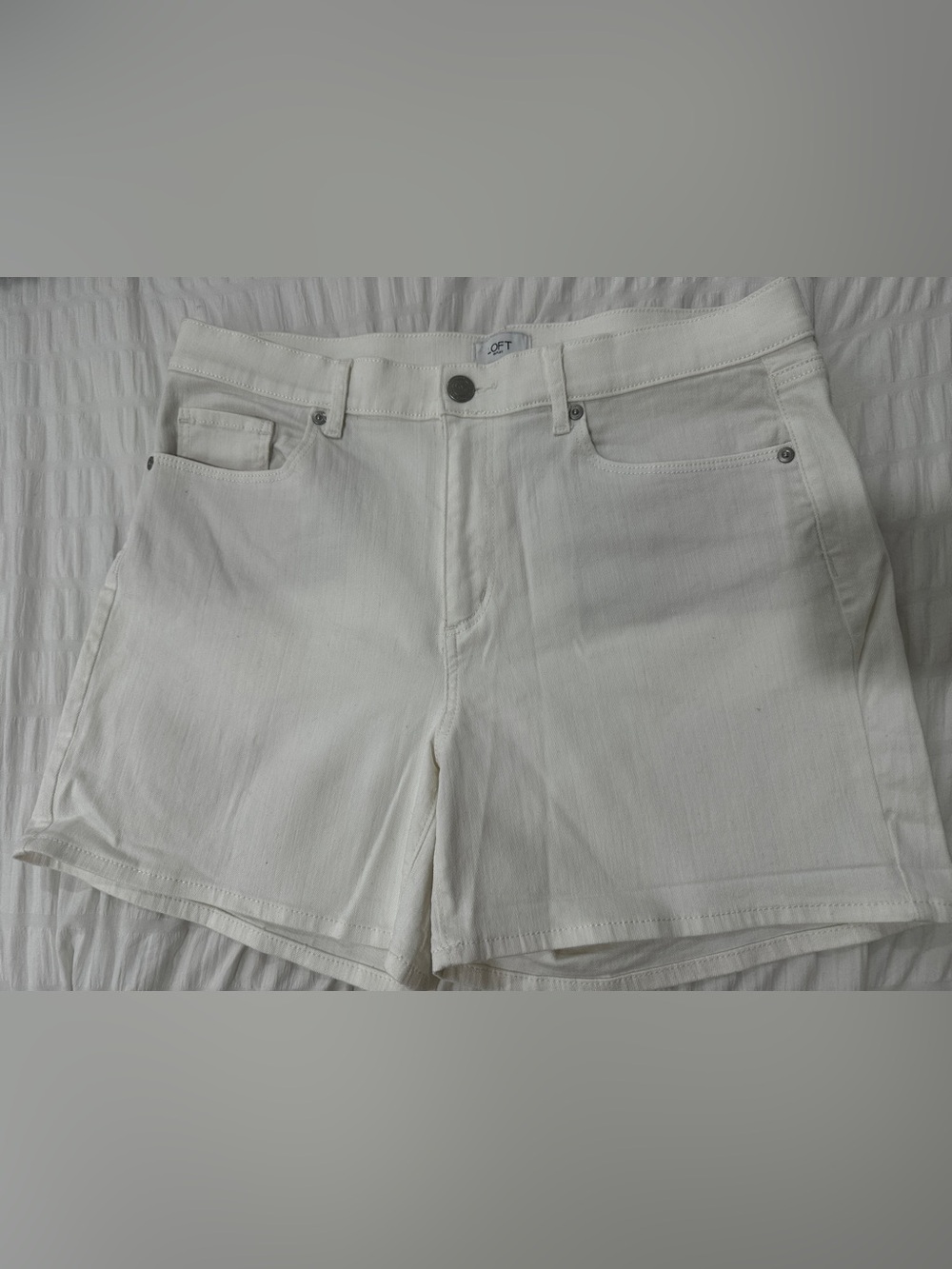 Loft Women’s 4” Shorts Size 12 Solid White GREAT Unused Condition Cotton Spandex